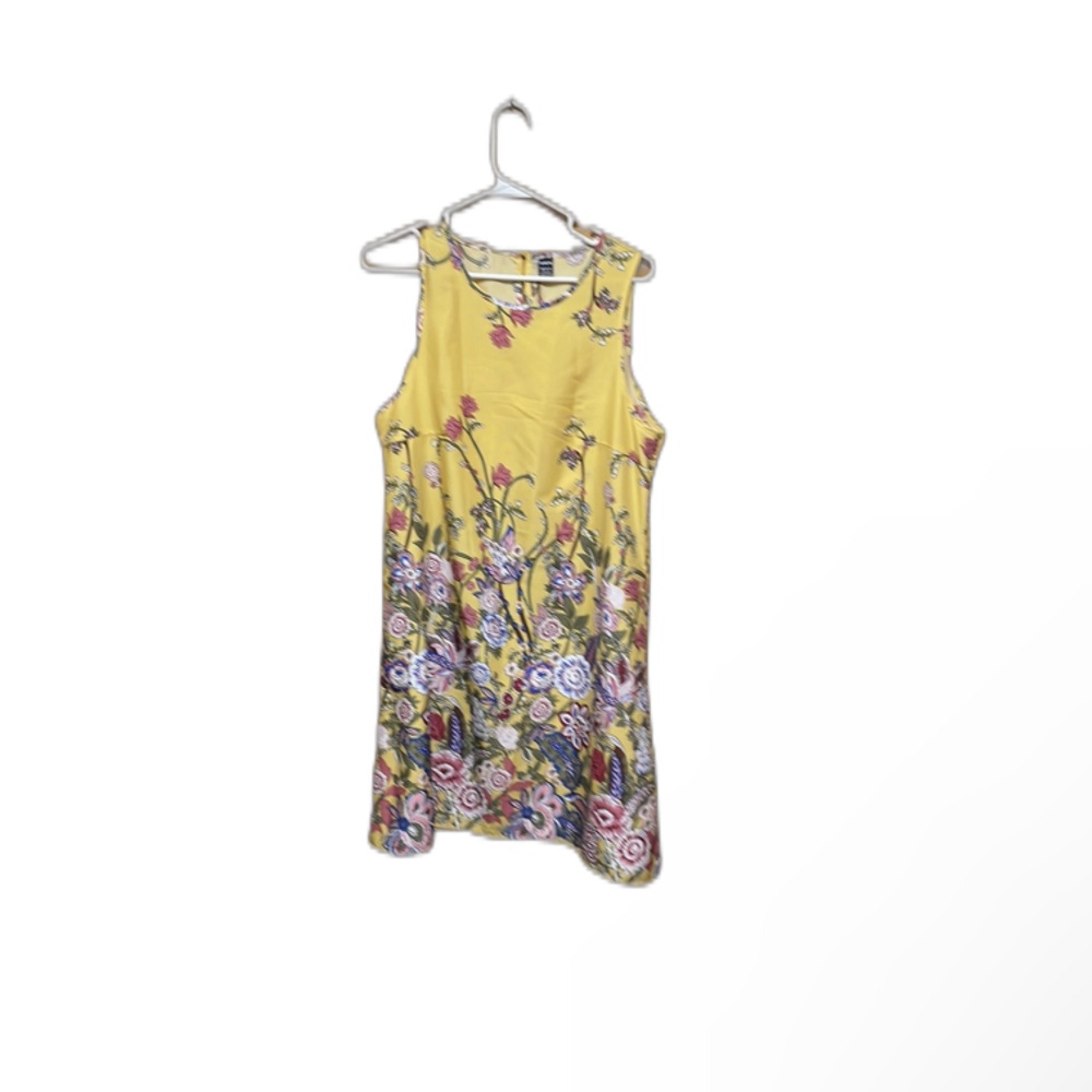 Woman’s summer dress.          167je